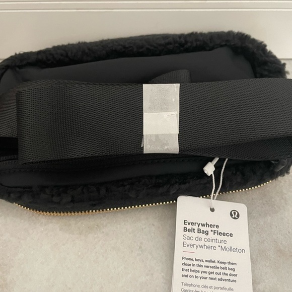 Lululemon Everywhere Fleece Belt Bag Gold Tone Hardware Extended Strap Black NWT - Picture 7 of 15